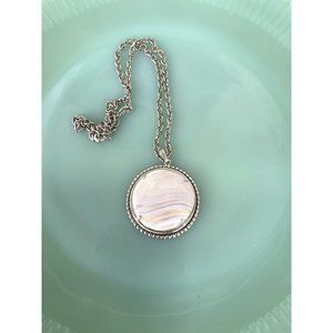 Vintage 1970s white Beige Agate Pendant Necklace BOHO Hippy